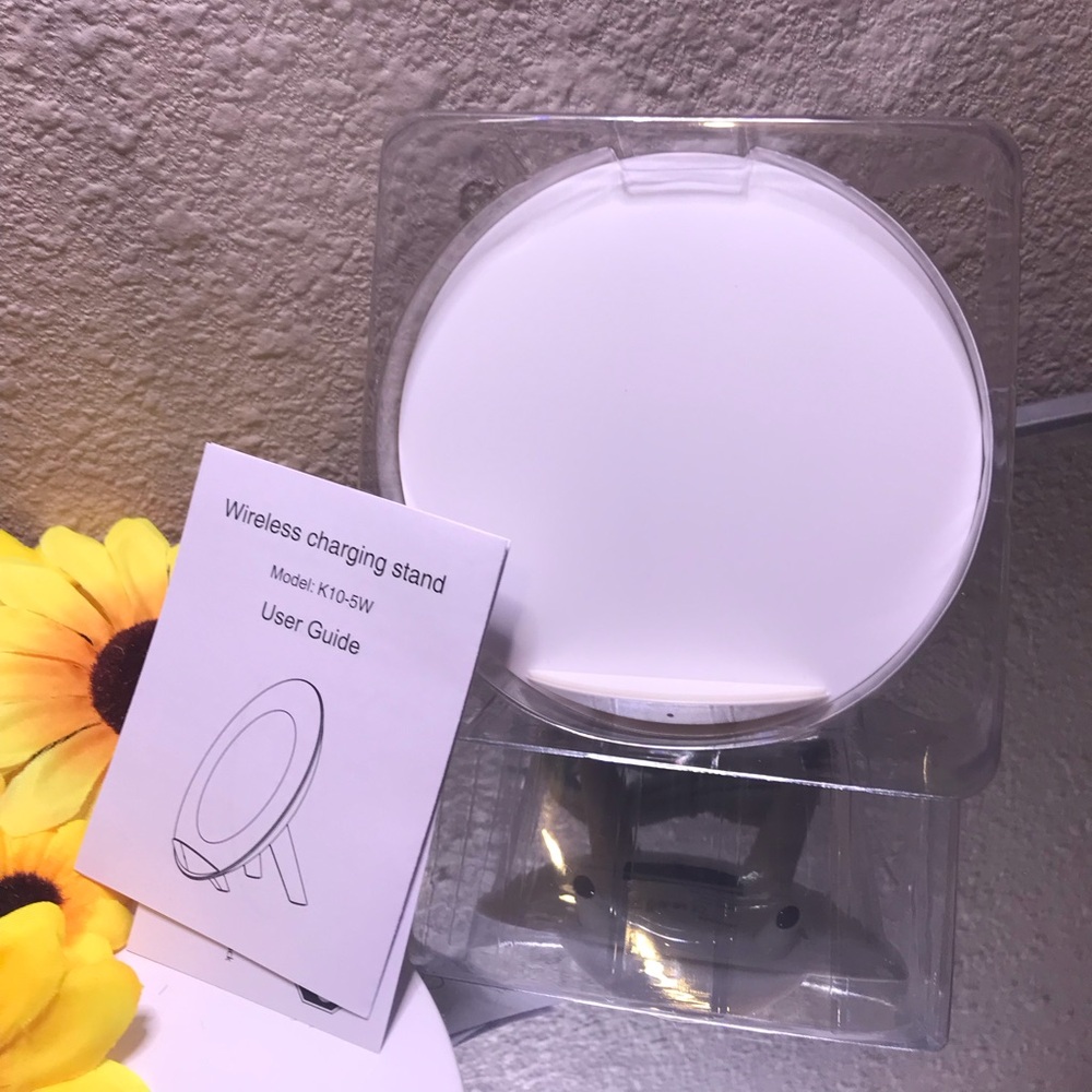 TechComm Fast Charge Wireless Charger - Picture 5 of 6